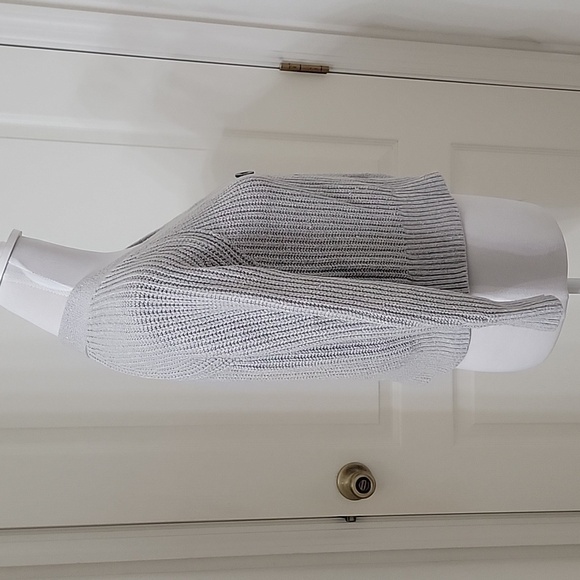 Old Navy Size XS Petite Gray Button Front Cardigan Sweater Gently Used Condition - Picture 4 of 10